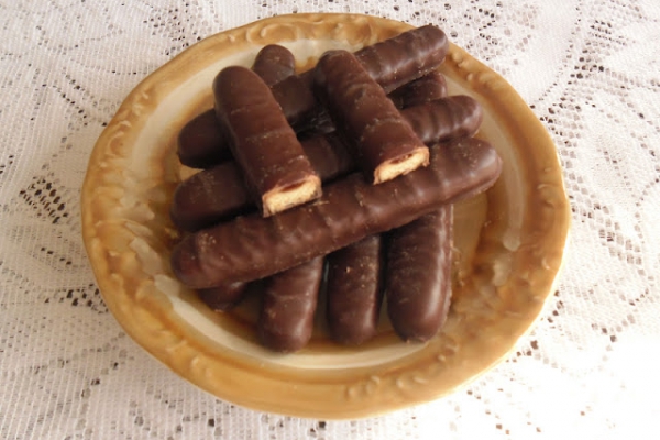 Paluszki z galaretką  wiśniową w czekoladzie