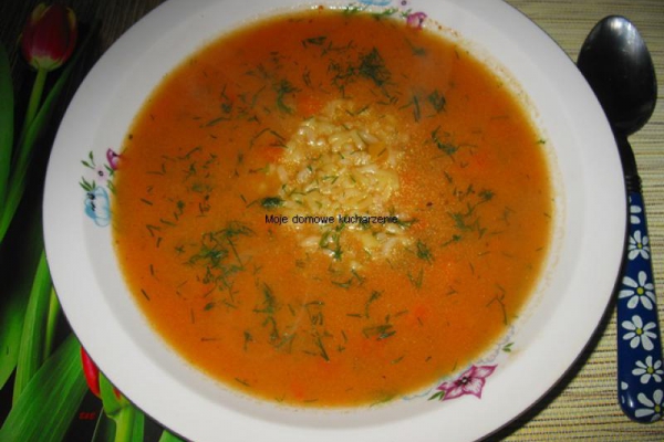 Zupa pomidorowa na masełku z ryżem
