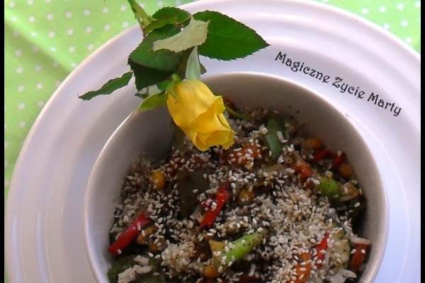 Ryż prowansalski z warzywami i sezamem