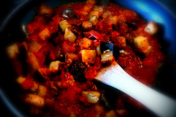 sos pomidorowy z bakłażanem