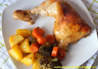 Kurczak z warzywami pieczony w rękawie