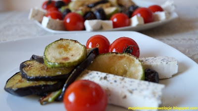 Grillowane warzywa z serem i oliwkami
