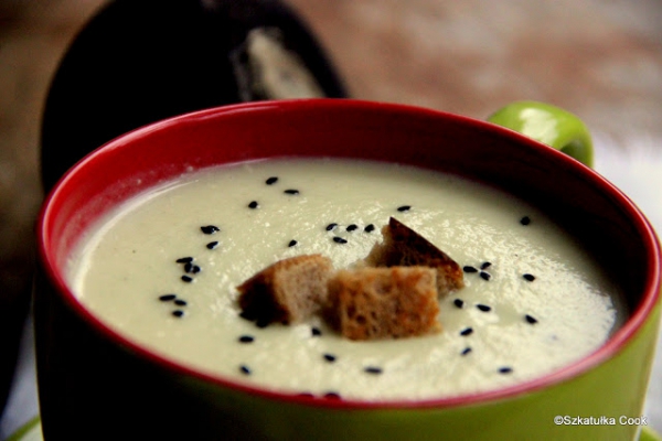O zupie, która nie uwiodła ani młodego ani starego … czyli… Jesienna i lekko rozgrzewająca zupa krem z czarnej rzepy.