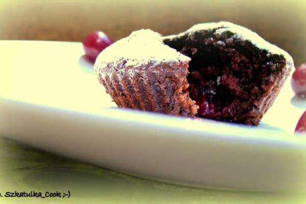 Muffinkowy poranek czyli … czekoladowe muffiny z czekoladą i niespodzianką