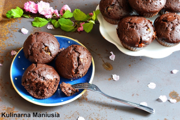 Muffinki kakaowe z czekoladą i żurawiną