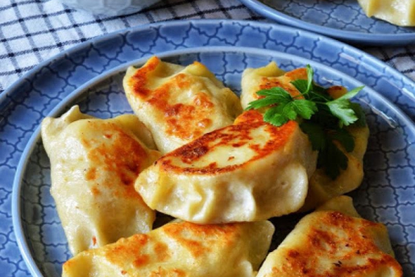 Pierogi z ziemniakami i białą kiełbasą