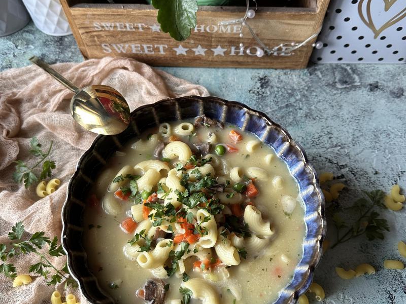 Zupa pieczarkowa z makaronem