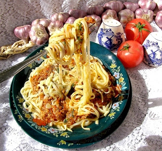 makaron bolognese po mojemu na dobry i syty obiad...