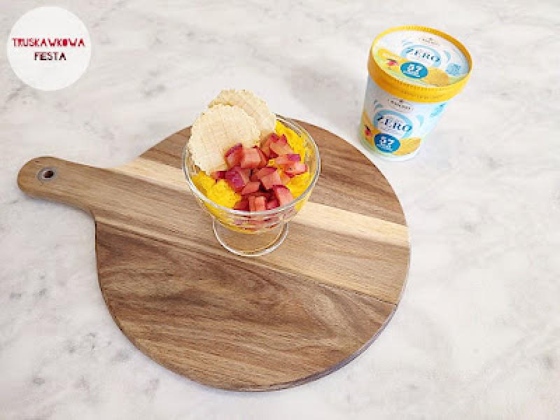 Sorbet z mango, śliwką i goferkami