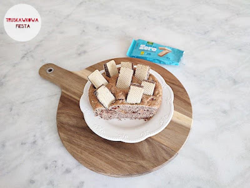 Ciasto gryczane z bananem, śliwką i wafelkami czekoladowymi