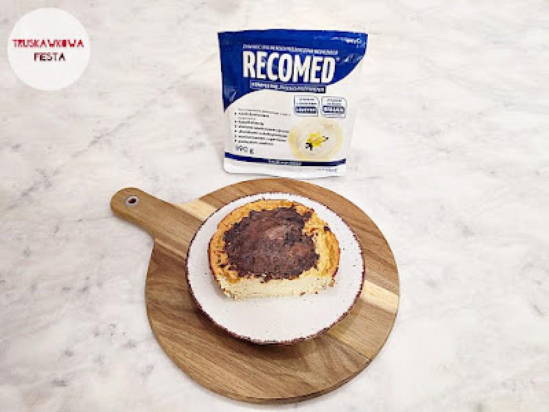 Serniczek bananowy z recomed o smaku waniliowym i polewą czekoladową