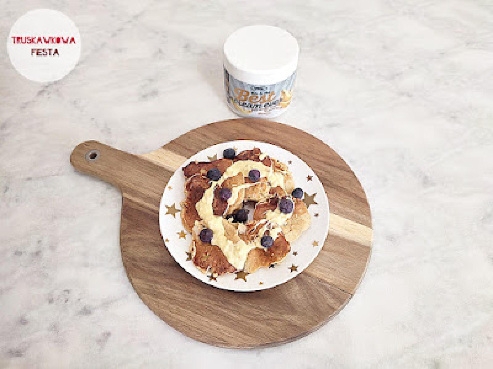 Owsiane placuszki z gruszką i kremem kokosowym