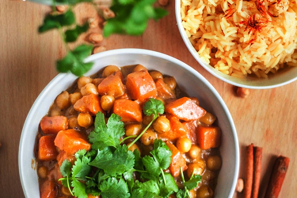 CIECIERZYCA Z MARCHEWKĄ I CYNAMONEM W KOKOSOWYM CURRY