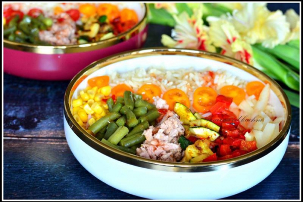 Bowl z tuńczykiem i warzywami