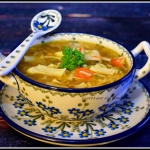 Wietnamska zupa z surimi