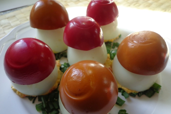 Jajka faszerowane – grzybki na szczypiorkowej polanie
