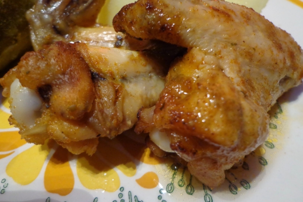 Pieczony kurczak w kawałkach z cebulą