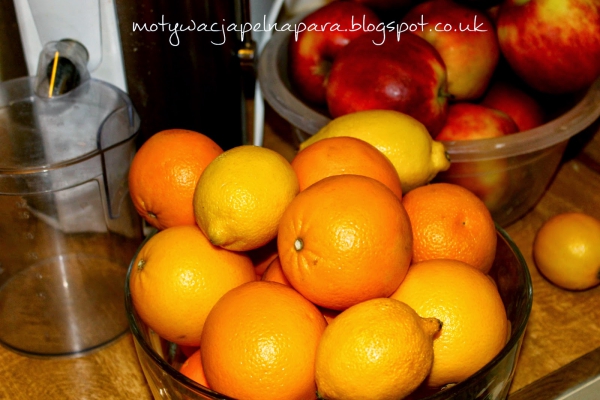 Bomba witaminowa, czyli sok ze świeżych pomarańczy i cytryny
