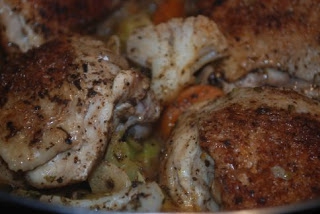 Kurczak duszony z brukselką, kalafiorem, brokułem, marchewką