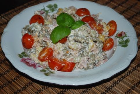 Makaron z ricottą, tuńczykiem i grillowanymi pomidorkami cherry