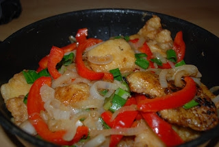 Ryba z papryką i cebulą