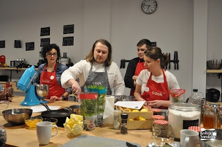 Warsztaty kuchni francuskiej w CookUp Studio Poznań z Arturem Skotarczykiem