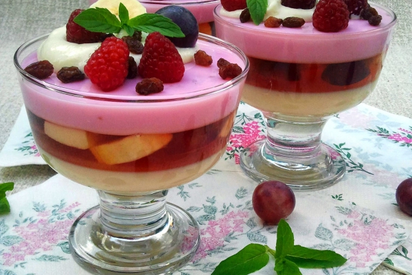 deser jogurtowo-owocowy
