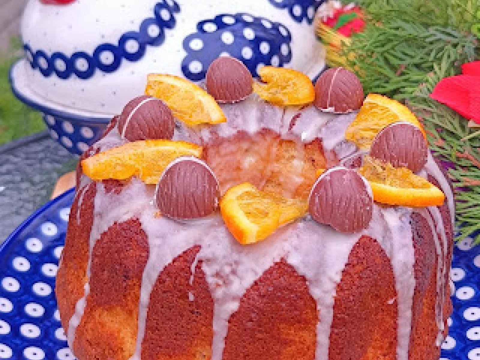 Babka z sokiem pomarańczowym i czekoladą.