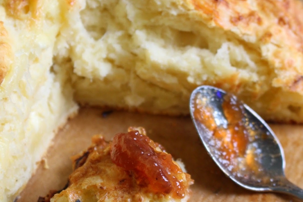 Cheese scone bread – „chleb” serowy