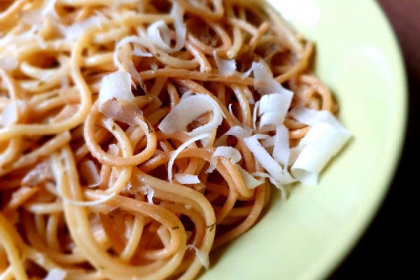 Spaghetti z boczniakami w śmietanie