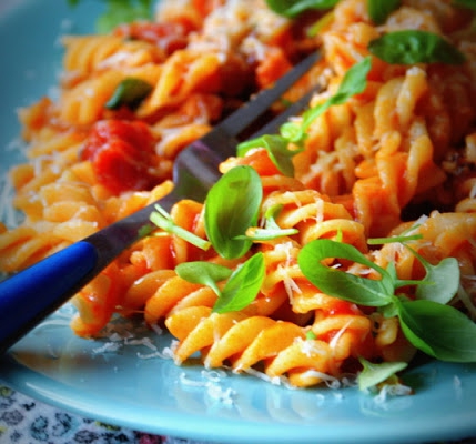 Fusilli z pomidorami,szynką i Pecorino Romano DOP