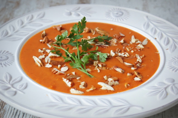 Śródziemnomorska zupa krem- z pieczonej papryki i pomidorów.