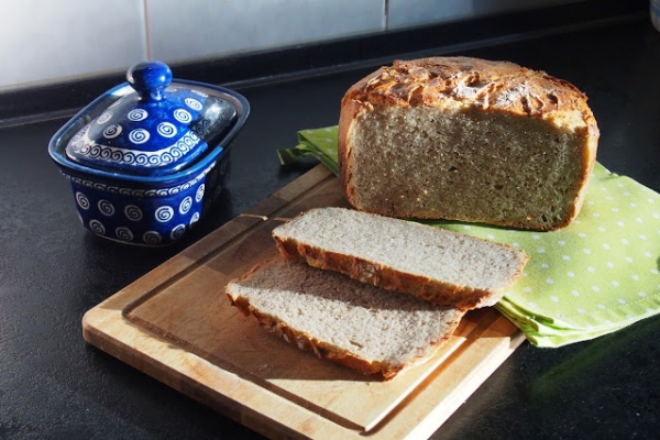 Chleb pszenno-żytni z garnka żeliwnego