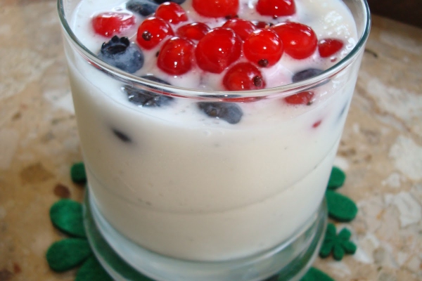 Jogurt mrożony z owocami - na upalne dni