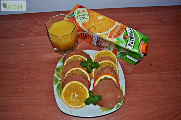 Pomarańczowe pełnoziarniste pancakes na śniadanie