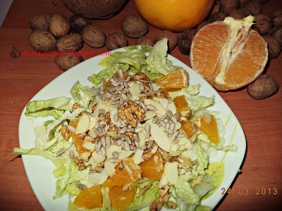 Sałatka z pomarańczą i orzechami włoskimi