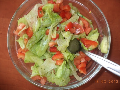 Sałatka z sałaty lodowej z warzywami :)