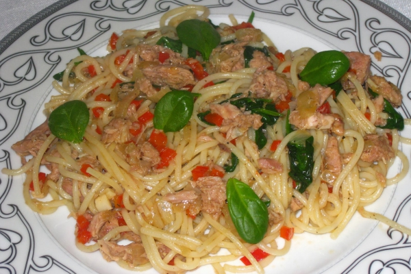 Makaron Spaghetti z Tuńczykiem i Szpinakiem