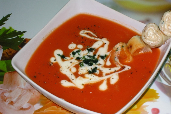 Zupa Pomidorowa z Szaszłykami z Naleśników