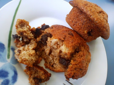 Razowe muffiny z bananami i czekoladą