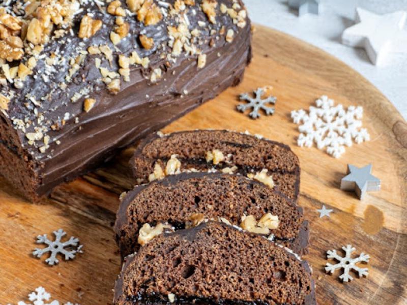 Błyskawiczny piernik z polewą czekoladową