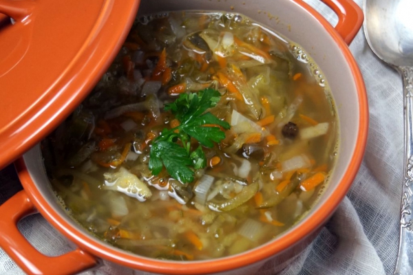 Wegańska zupa z kiszonych ogórków (dieta dr. Dąbrowskiej)