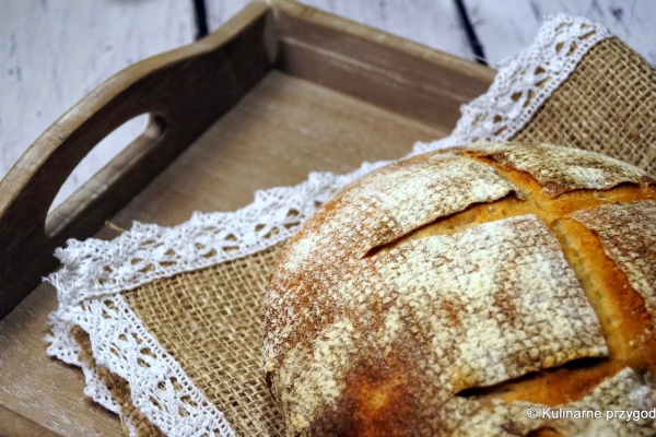 Wiejski chleb francuski na  zakwasie