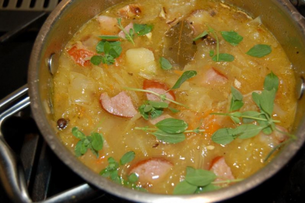 Sycąca zupa „Zimowy Gar”, gorący obiad