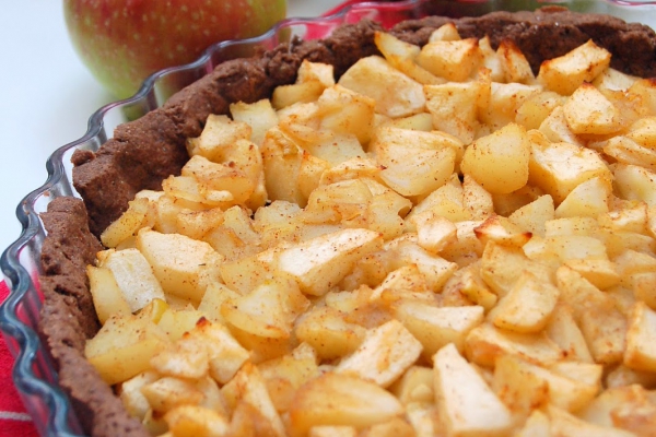 Kakaowa tarta z jabłkami i gruszkami