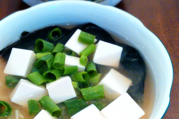 Zupa Miso z tofu i makaronem mie