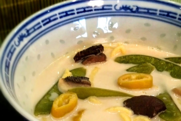 Sup h̄ĕd , czyli zupa grzybowa po tajsku (ซุปเห็ด)