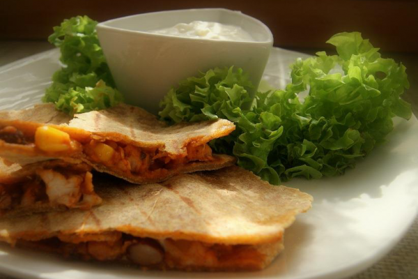 Quesadilla - tortilla po meksykańsku z kurczakiem