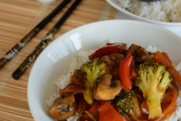 Warzywny stir-fry w sosie hoisin