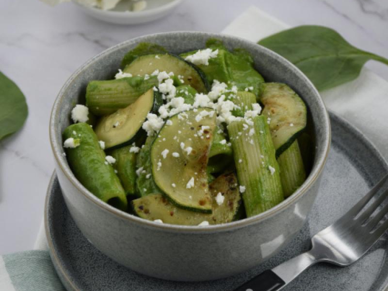 Makaron z pesto szpinakowym i cukinią